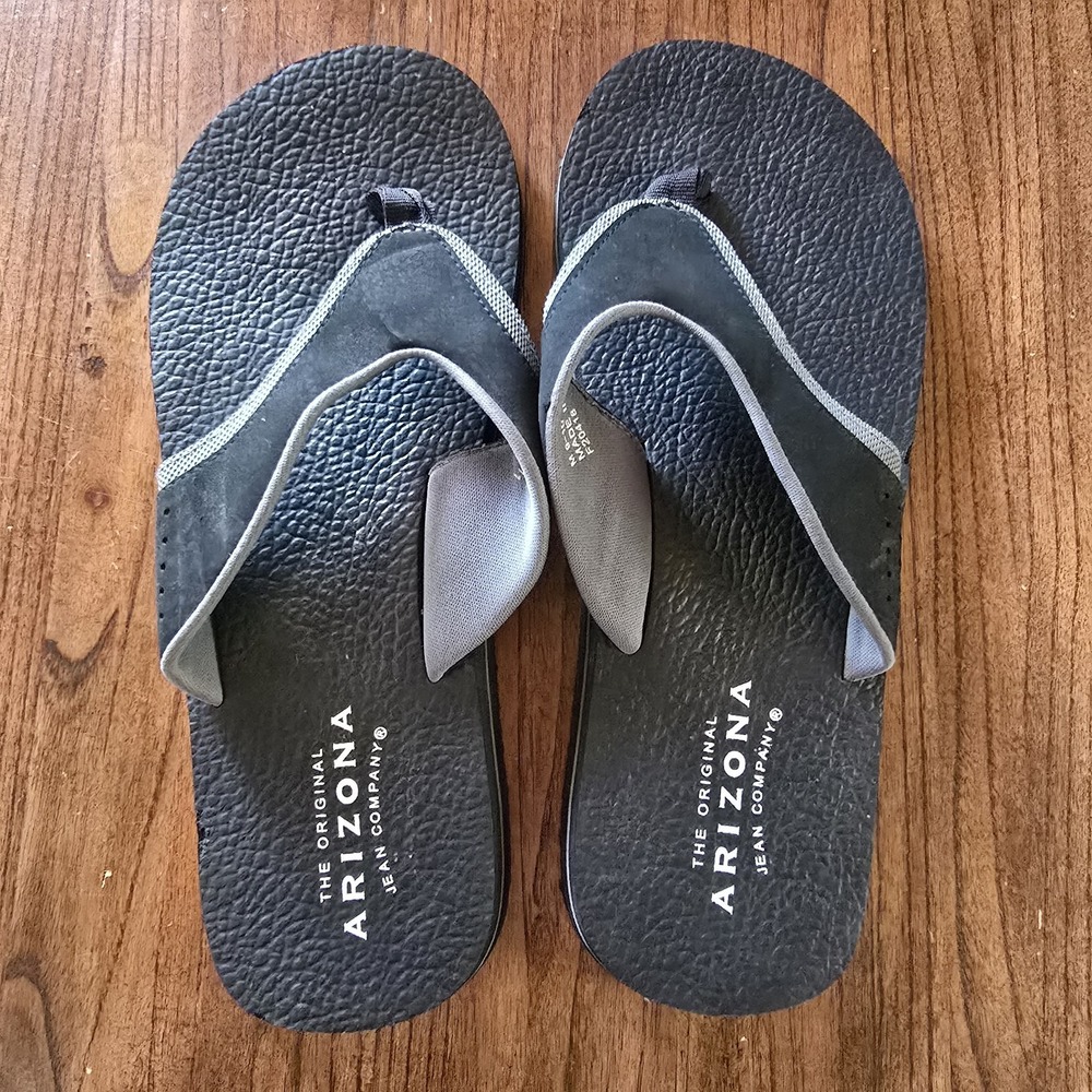 Arizona Jean Co Women' s Sandals Flip Flop Thong Black Silver Med 9-10